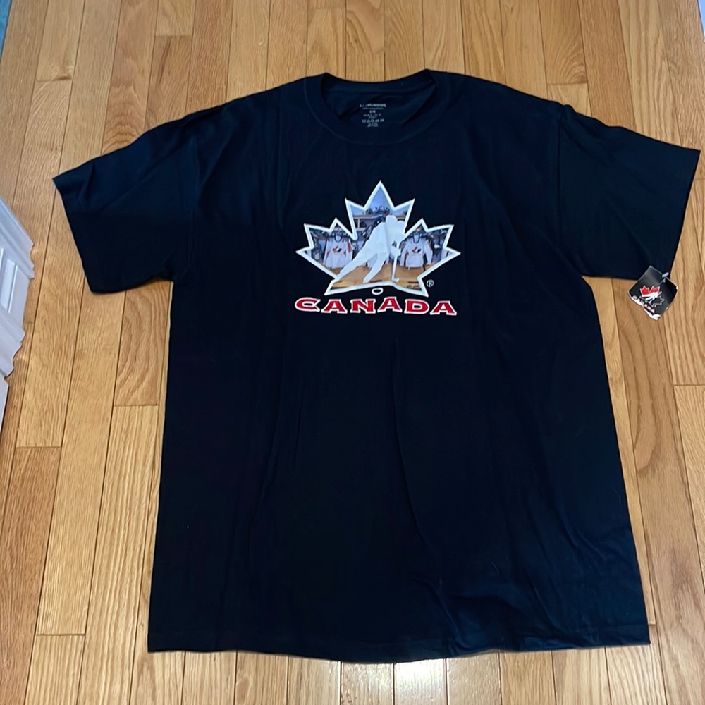 Team Canada  hockey t shirt new size large new